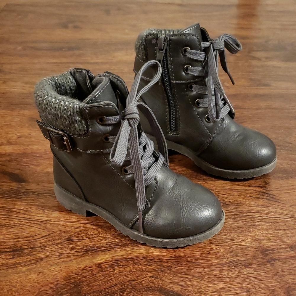 Stylish Kids' Steel Gray Lace-Up Boots 7c